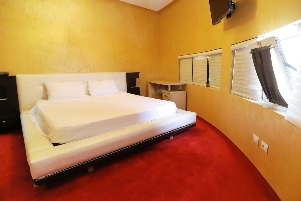 Hotel Gjuta 地拉那 外观 照片