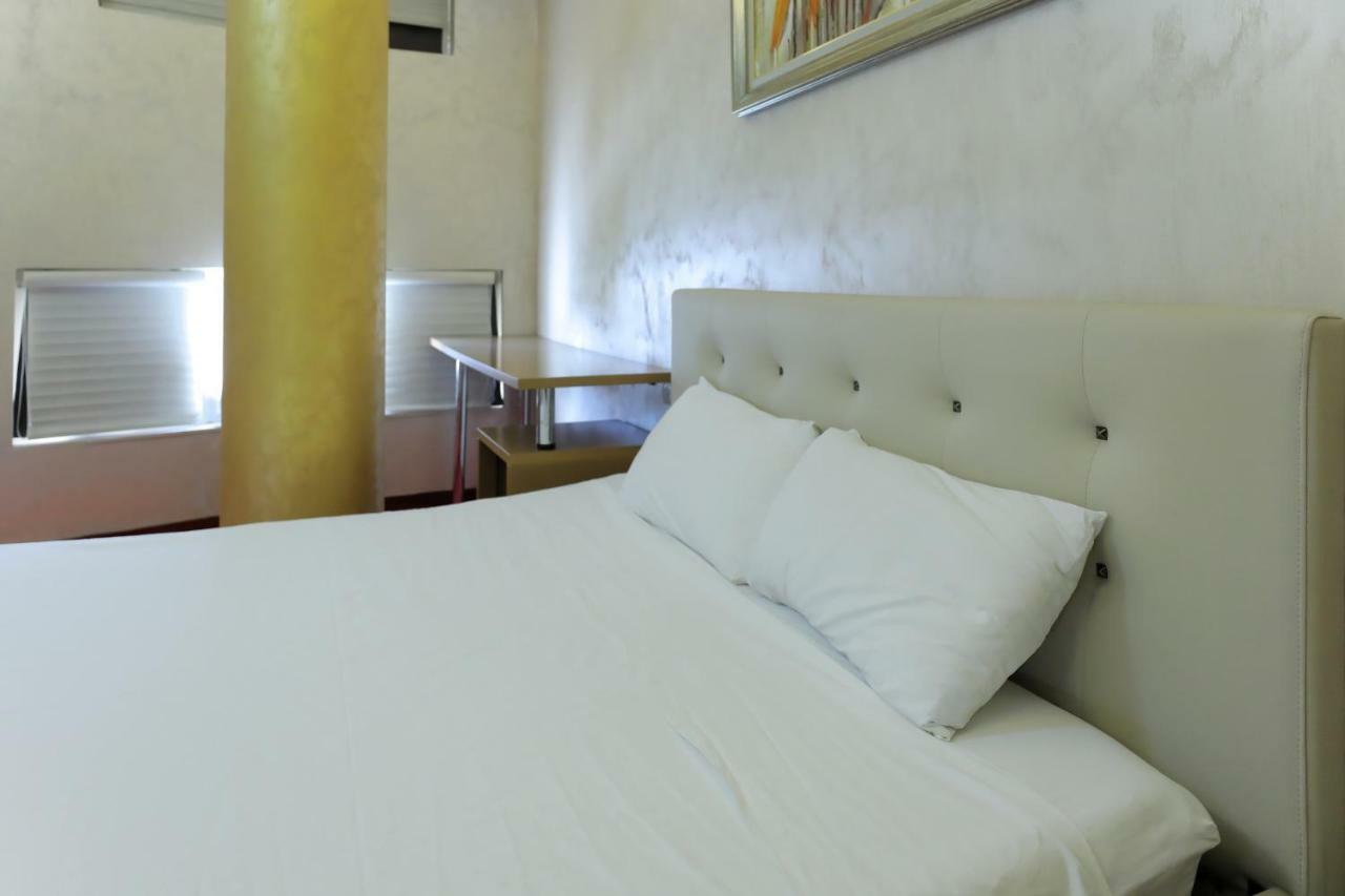 Hotel Gjuta 地拉那 外观 照片