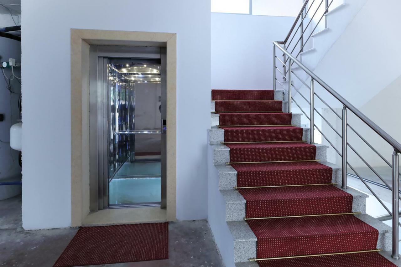 Hotel Gjuta 地拉那 外观 照片