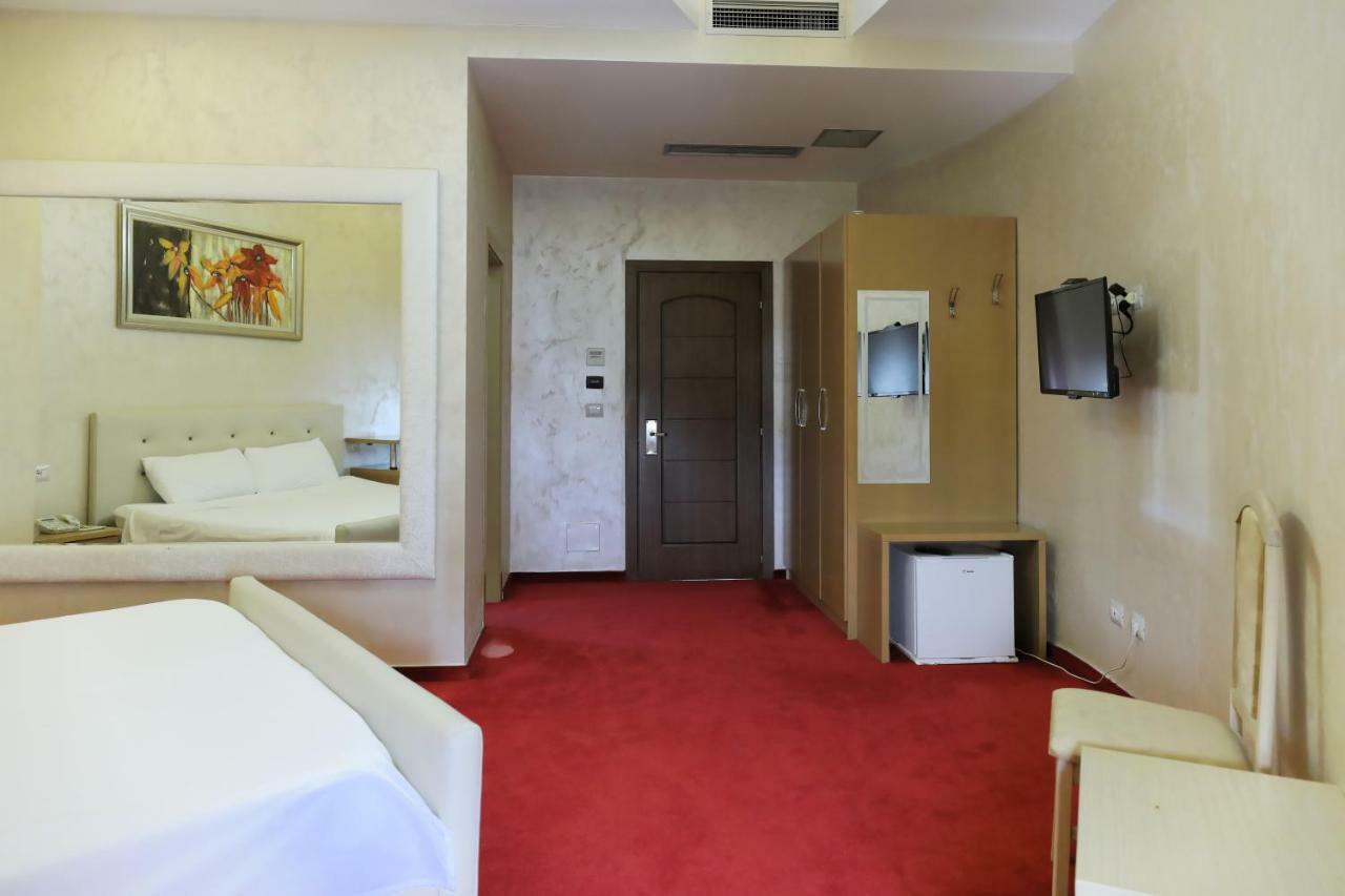 Hotel Gjuta 地拉那 外观 照片