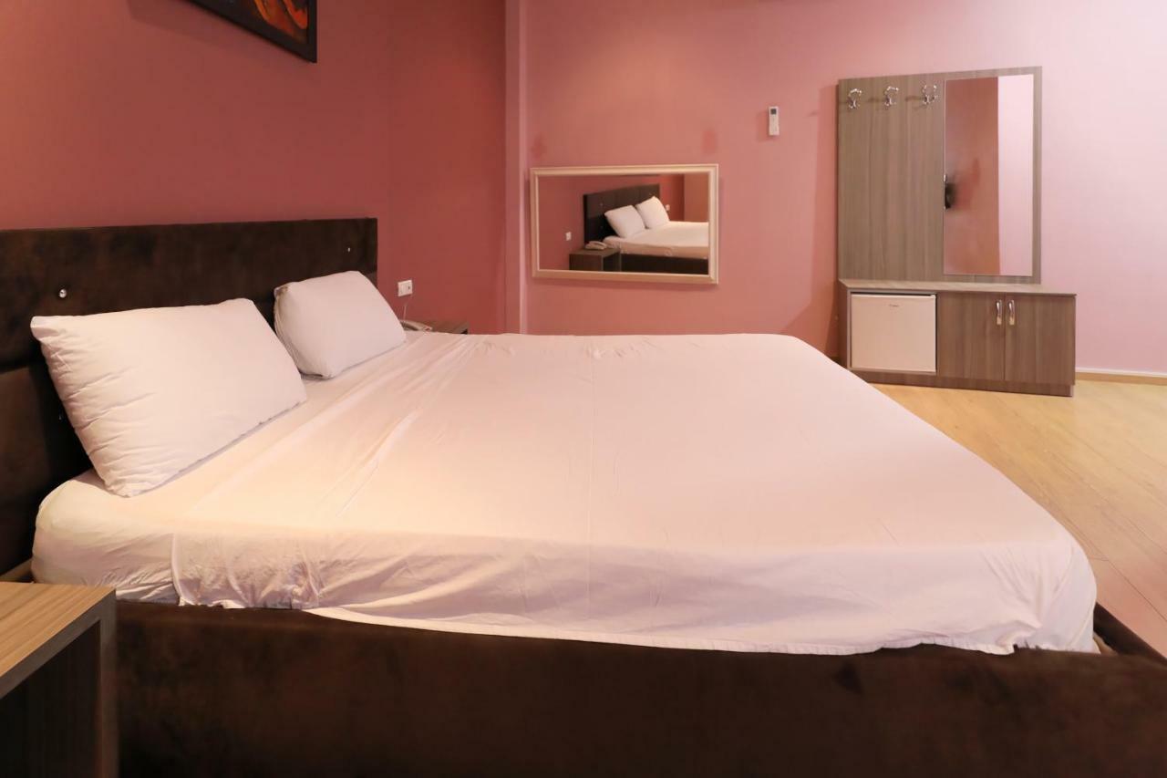 Hotel Gjuta 地拉那 外观 照片