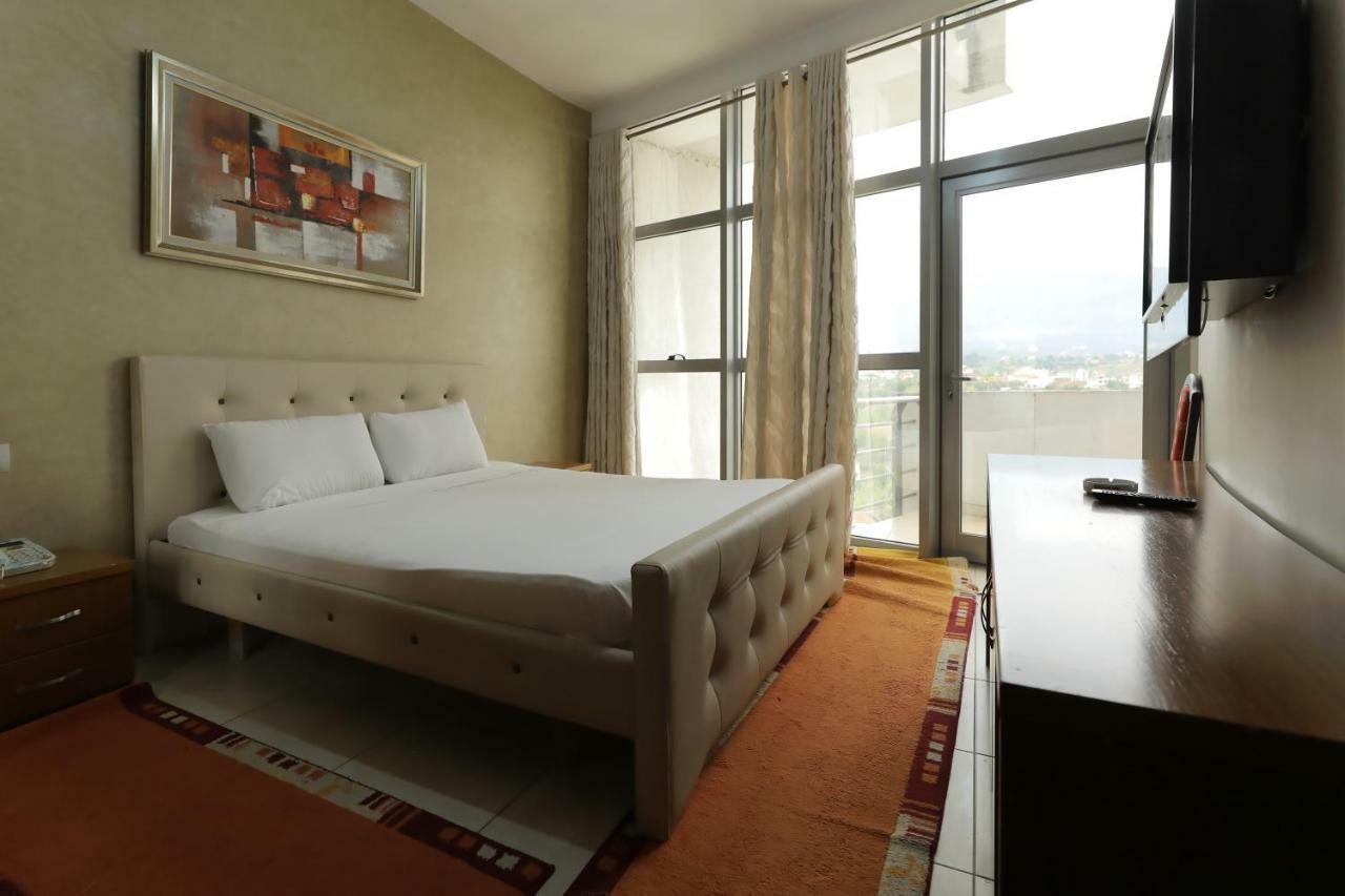 Hotel Gjuta 地拉那 外观 照片